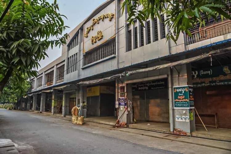 m4_MeeMee's tweet photo. Everyone is silent and all closed in #MonYwar, participating in today's Silence Strike movement.
SILENCE REVOLUTION 
#WhatsHappeningInMyanmar
#Mar24SilenceStrike
@JosepBorrellF1
@SecBlinken @ASEAN @SchranerBurgen1 @SAdamsR2P
@ICJ_org @UN https://t.co/A0U6WhaDHb