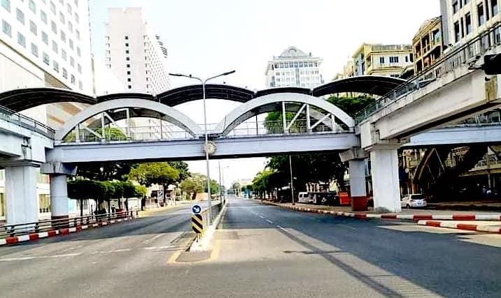 IrrawaddyNews's tweet photo. #Yangon’s streets were deserted on Mar. 24 as people across the country held a silent strike against the military dictatorship. Residents showed solidarity against the regime by staying indoors and closing their businesses. (Photo: CJ) 

#WhatsHappeningInMyanmar
#SilentStrike https://t.co/YlqKVSbOso
