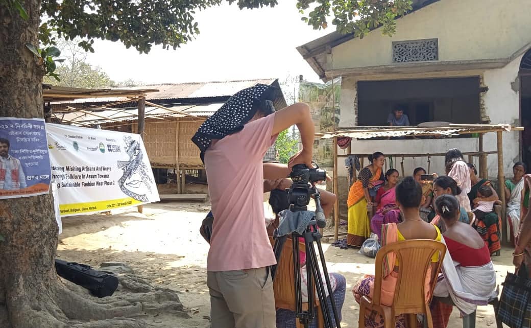 Impulse_Empower's tweet photo. Phase 2 Workshop, Day 1: Weavers from Panbari learn Photography/Videography, Social-Media, and finance management skills at the Co-creation Workshop #ImpulseModel #RuralFutures @ImpulseNGO Partner @naturenomics, Co-brand @ElephantCountry. Supported by @inBritish 
#SDGs https://t.co/QVJFvSMGgE