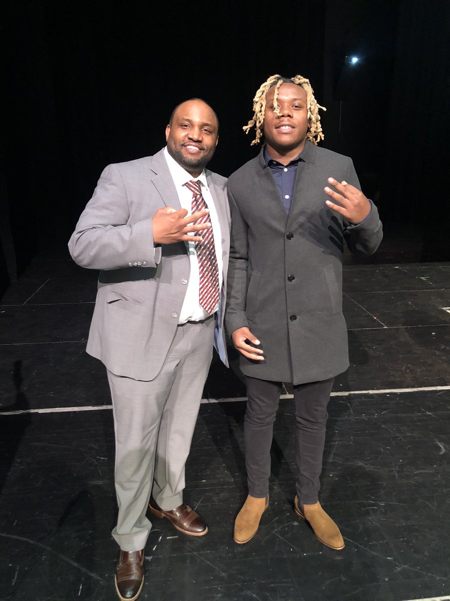 LoweJaheim's tweet photo. This man made me the dog I am today hell of a coach never will forget what he have taught me. the most selfless coach on the planet the man know the game of football and taught it to me well he watched me developed to the player I am today much love for you man💯@DemarcusHarri01 https://t.co/exVpwd8Hm0