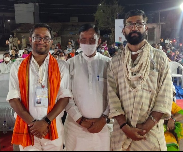 nsbhatt75's tweet photo. *ગુજરાત સરકાર ના પૂર્વ મંત્રી શ્રી છત્રસિંહજી મોરી સાહેબ સાથે મુલાકાત*
વંદે માતરમ 🚩
દાંડીમાર્ચ યાત્રા 2021 🇮🇳
 #DANDIMARCHULTRACHALLENGE #  #SVGRYB  #drjigarinamdar  #dandimarch2021
@BJP4India @BJP4Gujarat @BJP4BhavngrDist @BMhuva @Mukesh_Langaliy @RCMakwana4 @DhavalDaveBJP https://t.co/SB8ouV2EaP