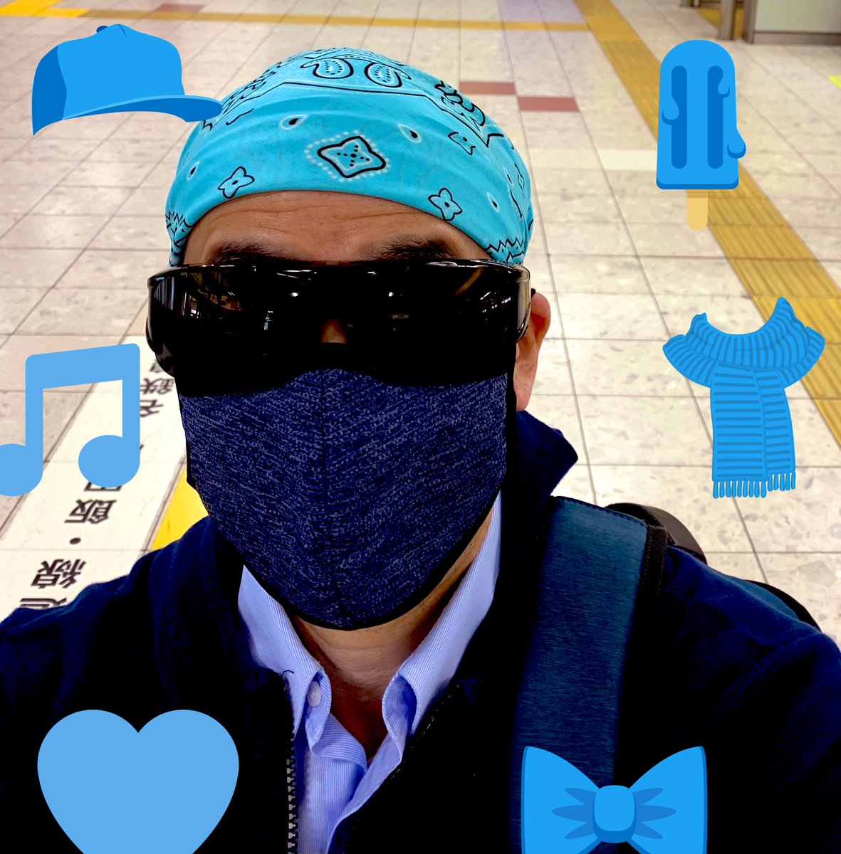 Tarish_96's tweet photo. 怪しい格好？

このグループは2011年10月15日豊橋に来て以来の縁。

その年の末に加入したこの人の努力は凄いな。おどおどのスタートから今や堂々と同グループの歴史の中心にいる。

完全水色は無理でした💦

渋谷のその場に行けばもっと水色した人いるかな？

#水色の日　#LightBlueDay  #LightBlue https://t.co/YD0myg7ewt