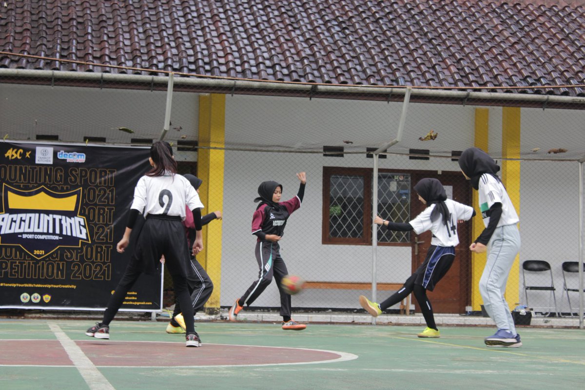 himakuniku's tweet photo. Potret keseruan accounting sport competition ✨ https://t.co/Bqmx9QShzQ