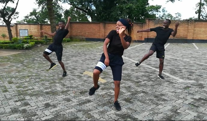 Please people help us by RETWEET our picture so that others should see part of our actions..

Team cokies,,,practise moments...