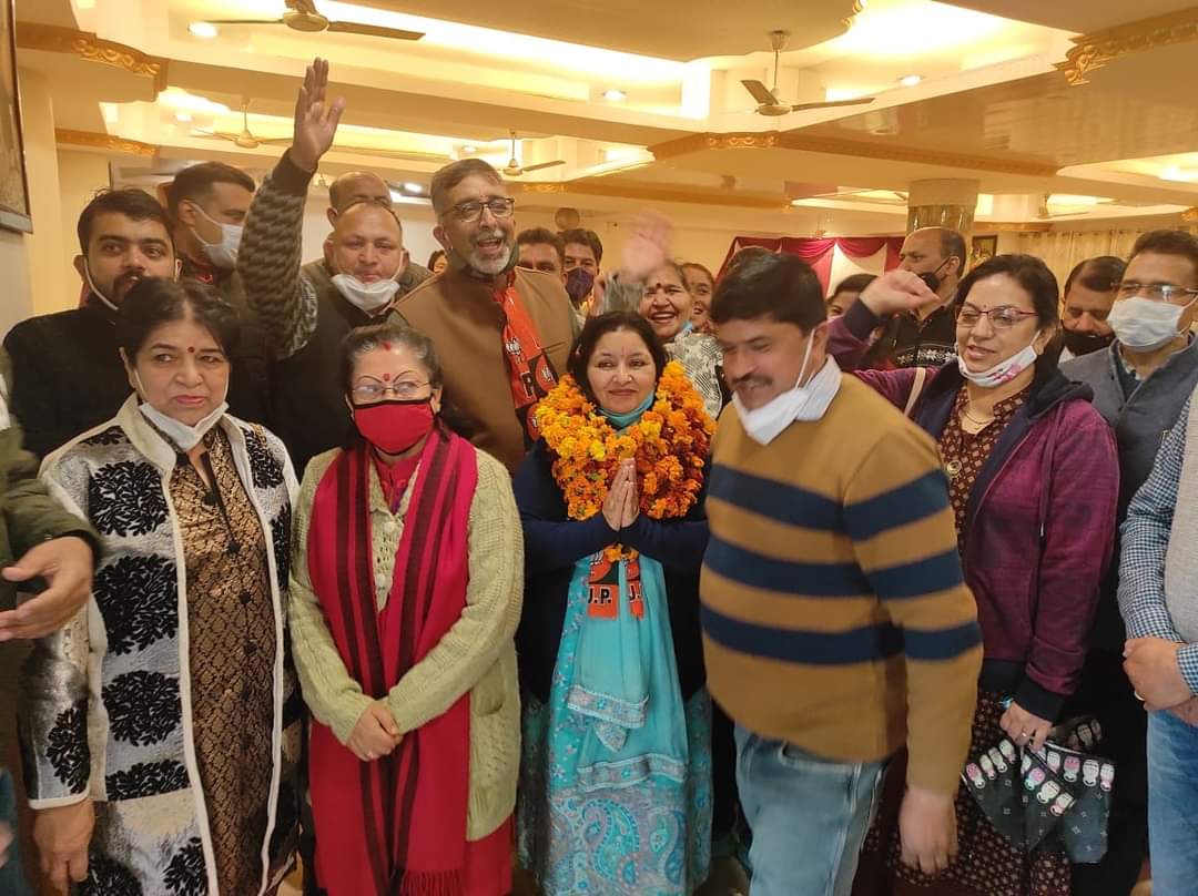 raja4bjp's tweet photo. जय भाजपा तय भाजपा
नगर निगम सोलन वार्ड नं 12 से भाजपा प्रत्याशी श्रीमती मंजुला ठाकुर जी ने नामांकन पत्र दाखिल किया।
@jairamthakurbjp @ImAvinashKhanna @SanjayTandonBJP @PavanRanaRSS @rajeevbindal @chetanbragta https://t.co/LjQw9L6Tn8