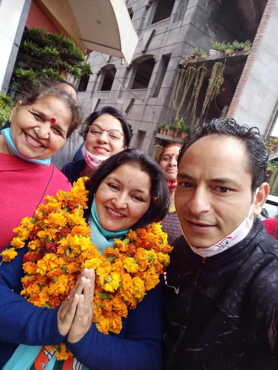 raja4bjp's tweet photo. जय भाजपा तय भाजपा
नगर निगम सोलन वार्ड नं 12 से भाजपा प्रत्याशी श्रीमती मंजुला ठाकुर जी ने नामांकन पत्र दाखिल किया।
@jairamthakurbjp @ImAvinashKhanna @SanjayTandonBJP @PavanRanaRSS @rajeevbindal @chetanbragta https://t.co/LjQw9L6Tn8