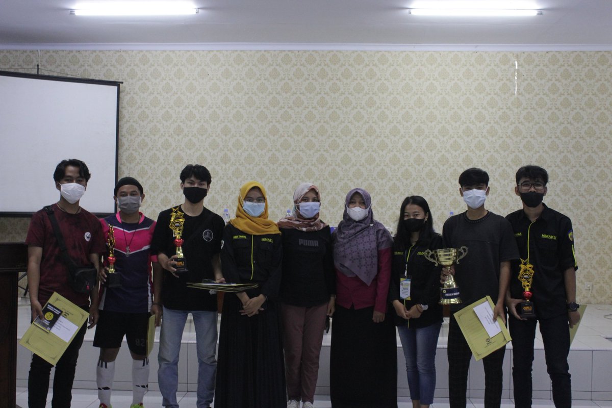 himakuniku's tweet photo. Penutupan sekaligus pengumuman para pemenang accounting sport competition 2021 ⚽🏆 https://t.co/5r6XoxfPdo