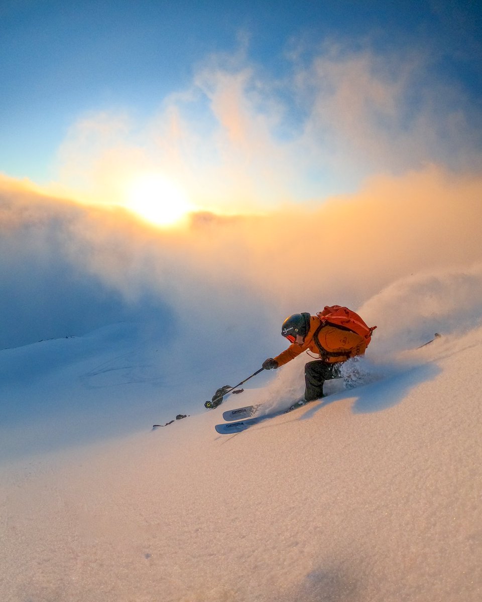 Val_Tho's tweet photo. @guiruch @GoProFr Nous on est prêt pour cette nouvelle aventure avec vous 😎😍 #TeamGoPro https://t.co/4gUaaSUqzv