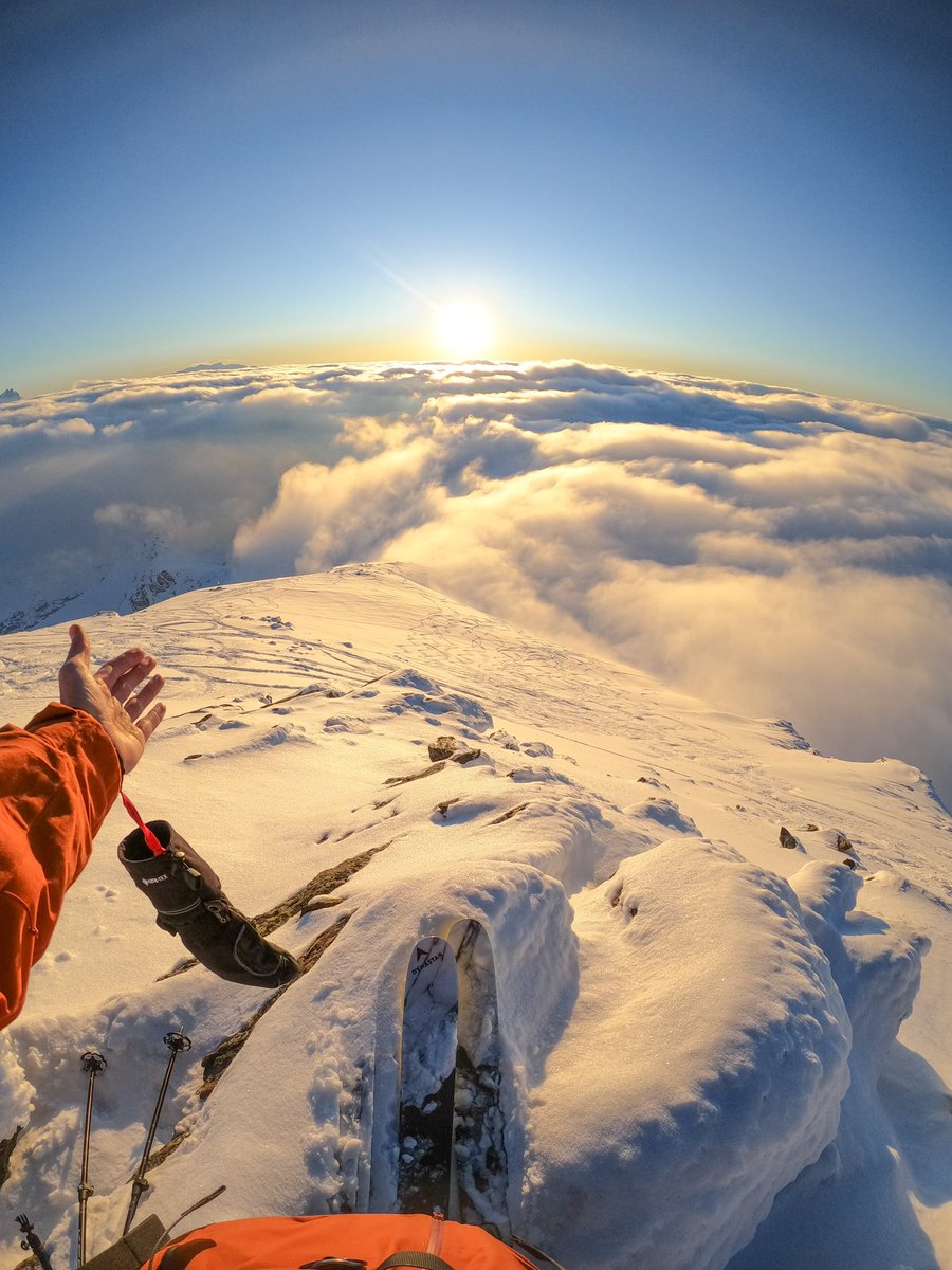 Val_Tho's tweet photo. @guiruch @GoProFr Nous on est prêt pour cette nouvelle aventure avec vous 😎😍 #TeamGoPro https://t.co/4gUaaSUqzv