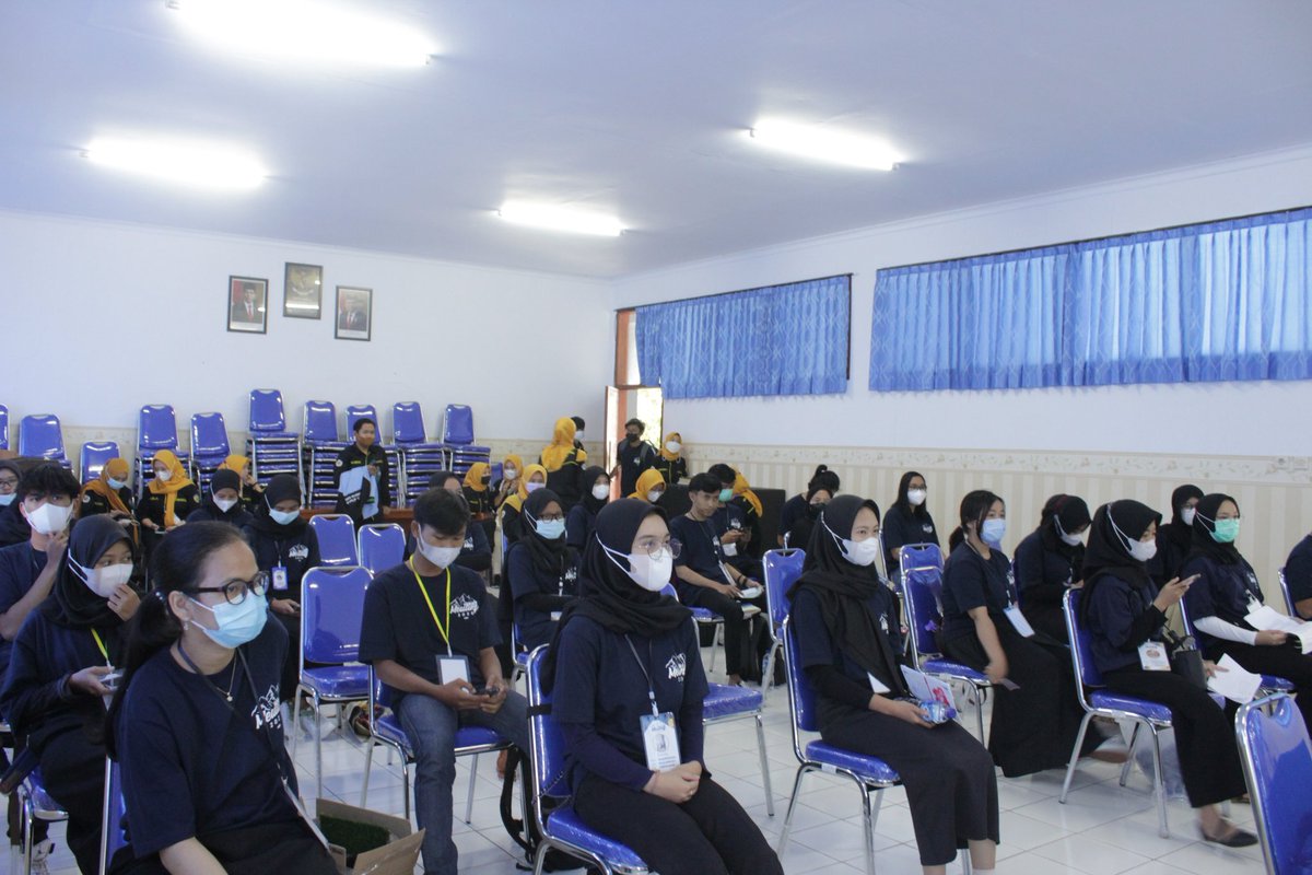 himakuniku's tweet photo. Day 2- Presentasi Mini Project oleh perwakilan setiap kelompok https://t.co/6xxsxaRXOc