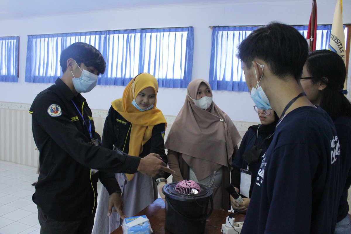 himakuniku's tweet photo. Day 2- Presentasi Mini Project oleh perwakilan setiap kelompok https://t.co/6xxsxaRXOc