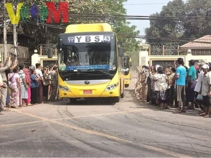 Cyck12's tweet photo. After 22 days, students who were arrested and detained on March 3 are free today. When they just got out of the prison, they showed three fingers salute against #Dictatorship even it took too long for them 
to be released.
#WhatsHappeninglnMyanmar 
#Mar24SilenceStrike https://t.co/HlMCkUcooO
