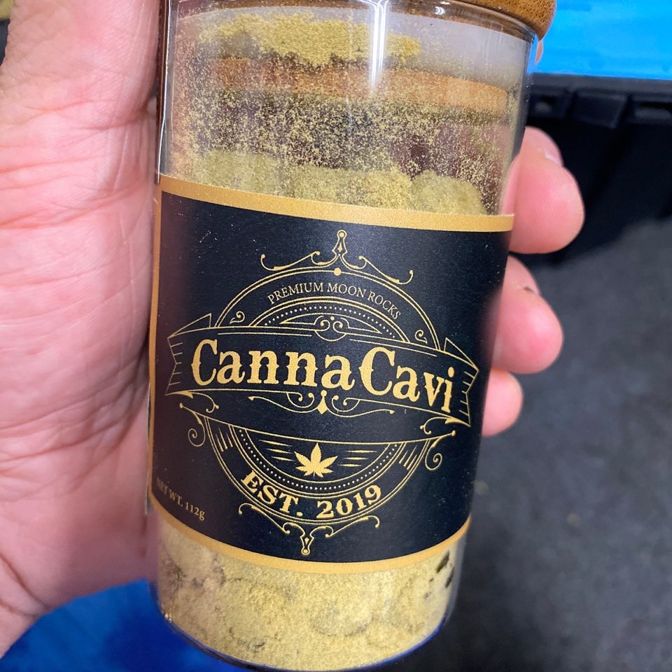 Roy78293873's tweet photo. Have you ever taste Moon rocks?📩😋 https://t.co/1uVV7nzFTr