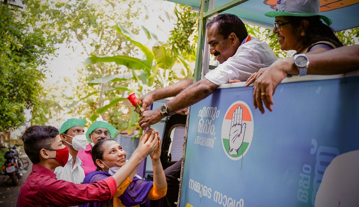 aluvamla's tweet photo. കാഞ്ഞൂർ  പഞ്ചായത്തിലെ പര്യടന വേളയിൽ.
#Aluva https://t.co/dQIhlE4tqp