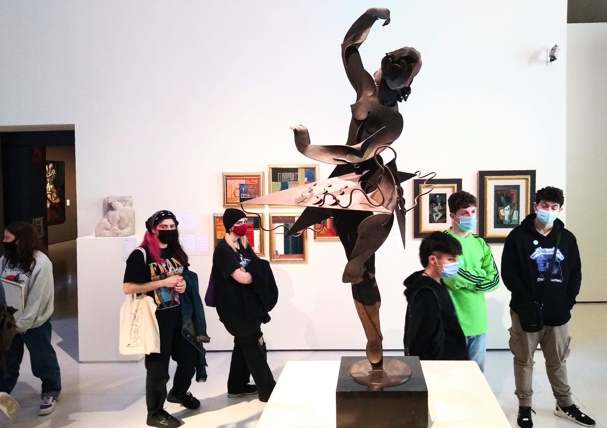 EscoladArtLaIn1's tweet photo. Setmana Cultural del Batxillerat Artístic. MNAC, La model, Museu del disseny, Hospital de Sant Pau i tallers diversos a l'Escola. Felicitats a l'alumnat, el professorat i especialment a la Coordinadora cultural Cayetana Gomis. https://t.co/ZOhwY2Y2Qs