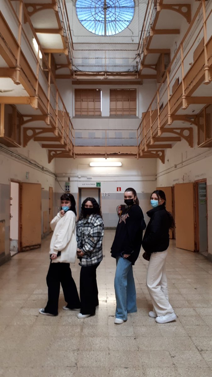 EscoladArtLaIn1's tweet photo. Setmana Cultural del Batxillerat Artístic. MNAC, La model, Museu del disseny, Hospital de Sant Pau i tallers diversos a l'Escola. Felicitats a l'alumnat, el professorat i especialment a la Coordinadora cultural Cayetana Gomis. https://t.co/ZOhwY2Y2Qs