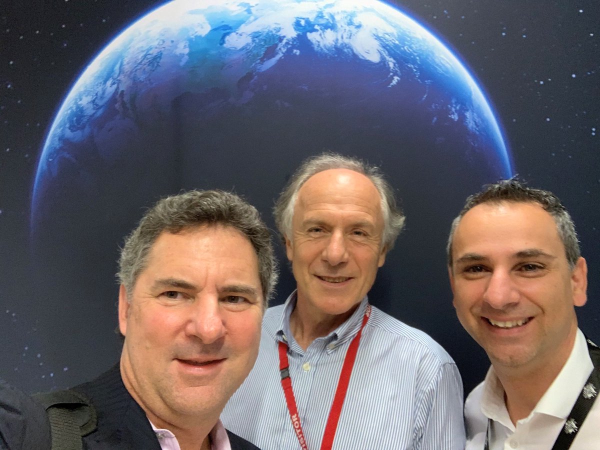 DrLarryMarshall's tweet photo. Australian science has been critical in opening our borders back up, so it was great to run into these legends of Aussie science in Canberra, especially to visit @CSIRO 's former Chief Scientist @DrCathyFoley in her new National Chief Scientist home. @HeadSpaceAu #AlanFinkel https://t.co/ZN4GWxcFHx
