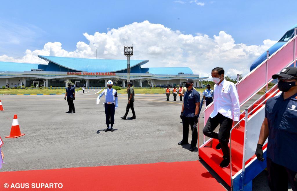 Beginilah wajah Bandara Kuabang, Halmahera Utara dengan terminal baru yang bisa melayani 160.000 penumpang per tahun. 

Dengan terminal seluas 3.500 m2, Bandara Kuabang turut mendorong munculnya titik-titik pertumbuhan ekonomi baru di Halmahera Utara dan sekitarnya.
