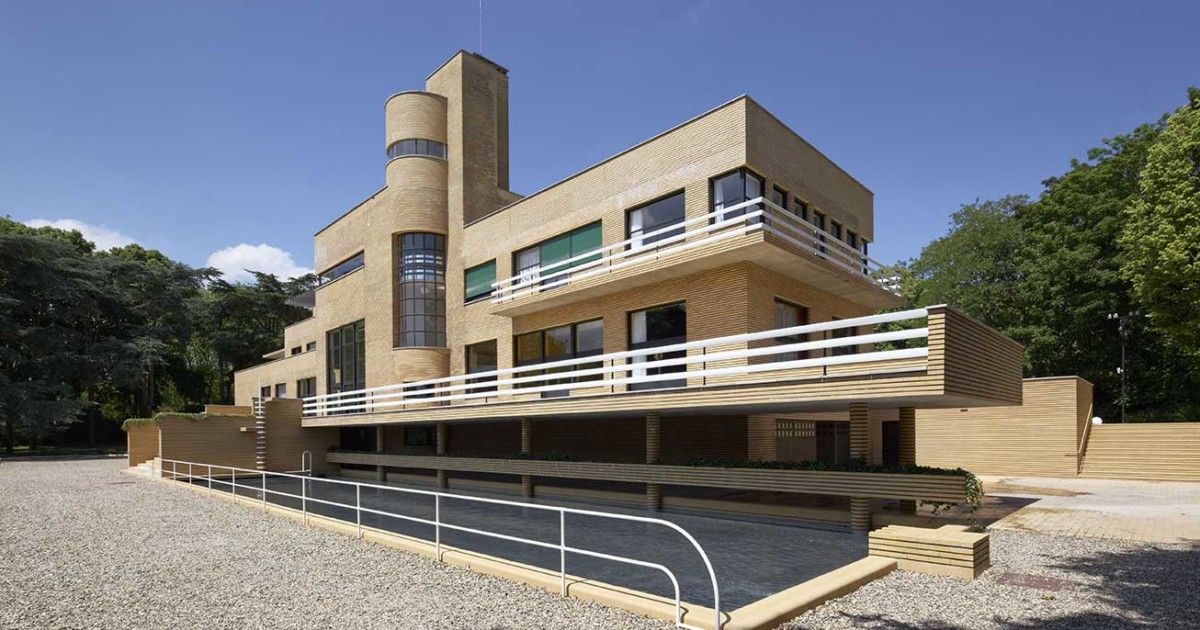 L'Art du réveil ⏰
#CeJourLa, en 1886, naissait Robert Mallet-Stevens
Pour l'occasion, retour sur la Villa Cavrois : une leçon d’architecture 🏡
buff.ly/3kUDNRn
<a href="/VillaCavrois/">Villa Cavrois</a> #MalletStevens #architecture