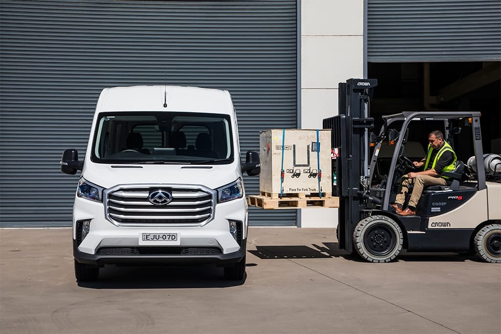 LdvParramatta's tweet photo. Deliver 9 Van on work mode 💪🏽😍
#deliver9van #workmode

Using the convenient sliding side door with an opening width of 1269mm and rear doors that open 180° (with an option of an extra-wide 236°) to load the cargo. https://t.co/e7Uuz5CChJ