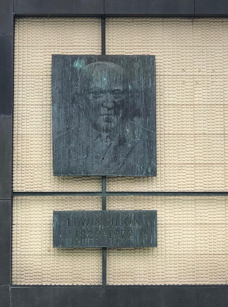 LiborSecka's tweet photo. #FrantaBelsky - 💯 anniversary (10). 🇨🇿 sculptor who connected #London & #Prague. "Lewis Silkin memorial relief plaque" (1974) #Stevenage Clock Tower in the Town Square. #Silkin (#LabourParty)
served as Minister of Town & Country Planning. The plaque unveiled by Harold Wilson MP. https://t.co/4kvlmvuPjk