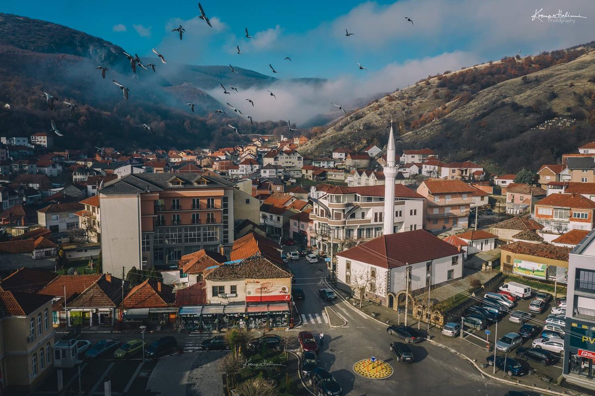 IUnioni's tweet photo. MIRËMËNGJES 😊

Sot do jemi në #Preshevë🤩 dhe Rahovicë për të vizituar dhe promovuar destinacione turistike dhe zonja frymëzuese pjesë të nismës së UBSHR🇦🇱
"Mike e Zonjave Krijuese dhe Guximtare".

#VisitPresheva🏞 #MikeeZonjave👩‍🦰
#EjanëShtëpinëTënde😊
#UnioniiBashkive🇦🇱 https://t.co/T5lE72RfRm
