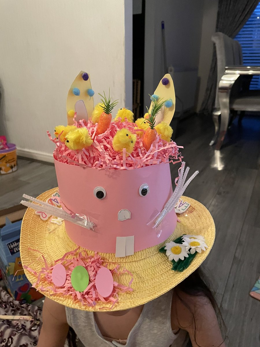 xvic24x's tweet photo. Isla enjoyed making her Easter bonnet 🐣 @PinehurstP  @MrFarrell20 https://t.co/cw89K4YHPv