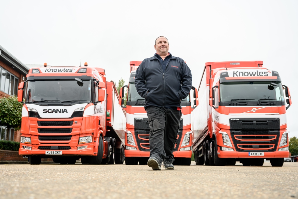KnowlesLtd1932's tweet photo. If you're seeking your next career move within the HGV or warehousing and logistics space, Knowles Transport could have the ideal role for you - take a look at the vacancies currently on offer within our #Cambridgeshire team:https://t.co/m73WsAQQzS #KnowlesTransport https://t.co/f7RNbdcB8g