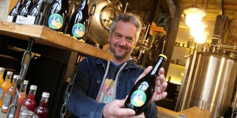 Des brasseurs varois inventent "Mimotep", une bière aromatisée au Mimosa bit.ly/3rin5OW