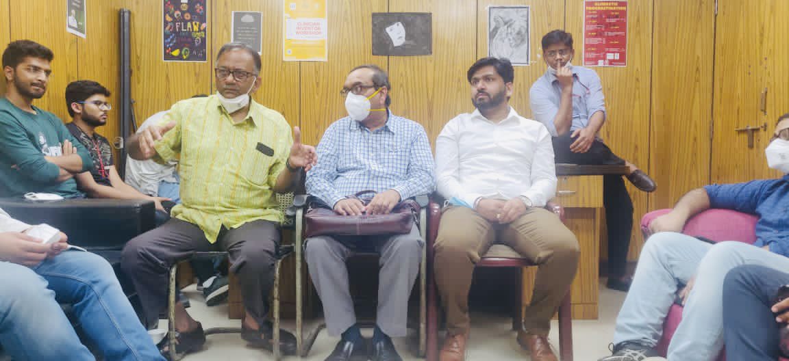 DrHarjitBhatti's tweet photo. Discussed the “Relevance of Bhagat Singh in Today’s India” and “Doctors Role in People’s Movement” at AIIMS, New Delhi. All of us should follow his footsteps to stop exploitation & fight for the rights of poor & underprivileged sections of society. #ShaheedDiwas #DoctorsForPeople https://t.co/1zkcyrcGAL