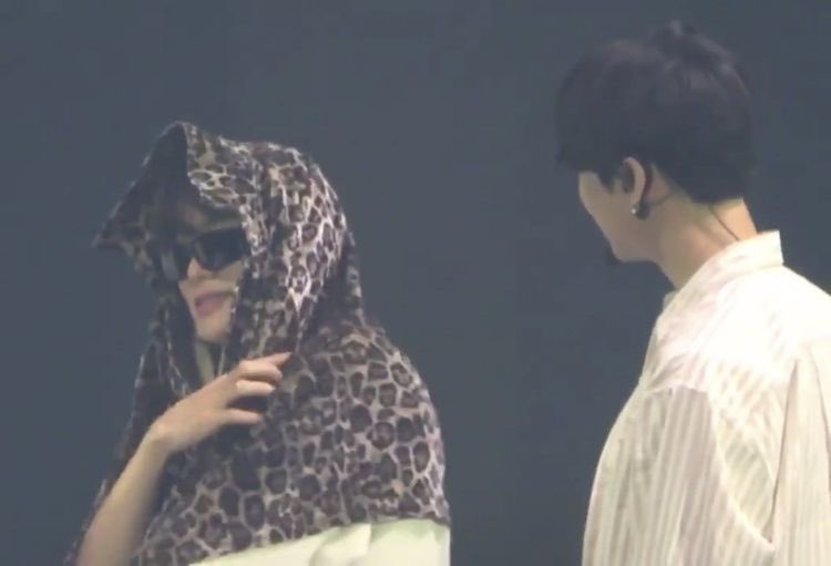 ‘โอ้ อย่าเลย อย่าพบฉัน’

‘อย่าเหรอ’

‘อาจก็ได้ วันนึงอาจพบกัน’