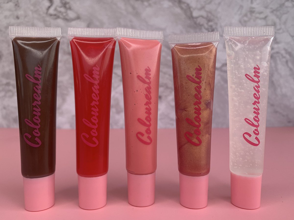 colourealm_'s tweet photo. No such thing as too much gloss. Our glosses are available in 5 shades.

📌Clear
📌Nude pink
📌Red
📌Brown
📌Clear with rose gold shimmers

Available in both wand tubes and squeeze tubes https://t.co/Mfhk1QTIFV