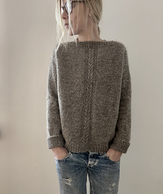 kuschelfein's tweet photo. Strickanleitung Seve von Isabell Kraemer

Seve wird nahtlos von oben nach unten gestrickt. Sowohl das Vorder- als auch das Rückenteil werden glatt rechts mit einem verzopften Hebemaschenmuster in der Mitte gearbeitet.

https://t.co/MtZqRS0mp4 https://t.co/UpZhJp5H5r