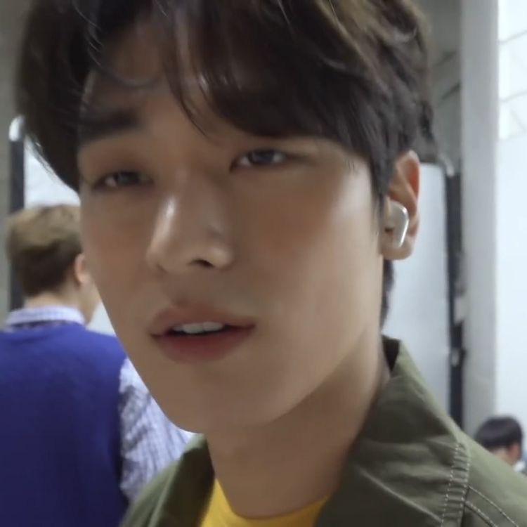 4jjynbi's tweet photo. his two front teeth 💔 #jeeth https://t.co/ddzMn3fF5Y