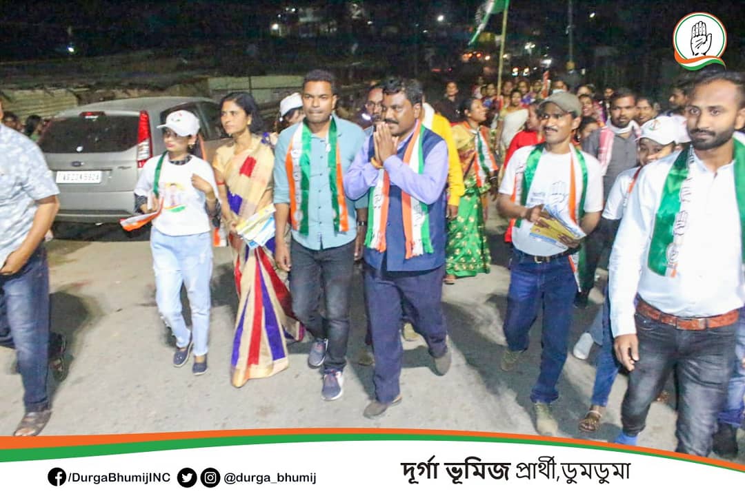 durga_bhumij's tweet photo. নিৰ্বাচনী প্ৰচাৰৰ উদ্দেশ্যেই ডুমডুমা টাউনত কংগ্ৰেছ সতীৰ্থ - কৰ্মকৰ্তা সকলৰ বাইক ৰেলী লগতে সমষ্টিৰ বিভিন্ন অঞ্চলত পদযাত্ৰা কৰি ৰাইজৰ সৈতে বাৰ্তালাপ আৰু মত বিনিময় কৰাৰ কিছু মধুৰ মূহুৰ্ত-
#AssamAssemblyElection2021 https://t.co/hFthf29RIL