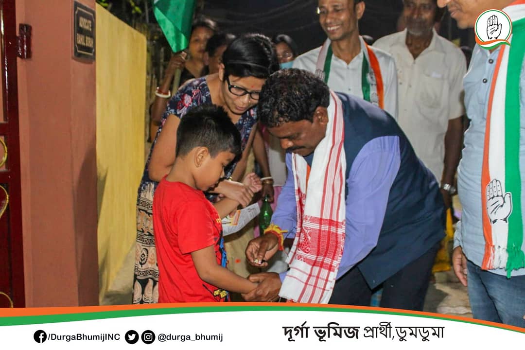 durga_bhumij's tweet photo. নিৰ্বাচনী প্ৰচাৰৰ উদ্দেশ্যেই ডুমডুমা টাউনত কংগ্ৰেছ সতীৰ্থ - কৰ্মকৰ্তা সকলৰ বাইক ৰেলী লগতে সমষ্টিৰ বিভিন্ন অঞ্চলত পদযাত্ৰা কৰি ৰাইজৰ সৈতে বাৰ্তালাপ আৰু মত বিনিময় কৰাৰ কিছু মধুৰ মূহুৰ্ত-
#AssamAssemblyElection2021 https://t.co/hFthf29RIL