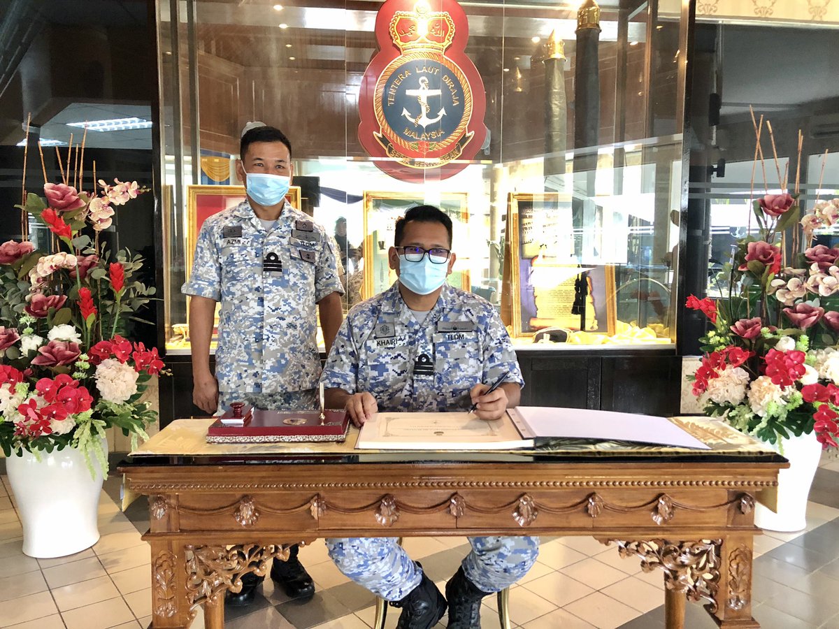 Kunjungan Hormat oleh Pegawai Memerintah KD MALAYA, Kdr Khairisharizal bin Hj Salehin TLDM kepada Pegawai Memerintah Wisma Samudera, Kdr Nor Azmi bin Md Yunos TLDM.

<a href="/MkPLTLDM/">RMN HQ LNB Official</a> <a href="/Kd_Malaya/">KD MALAYA</a>