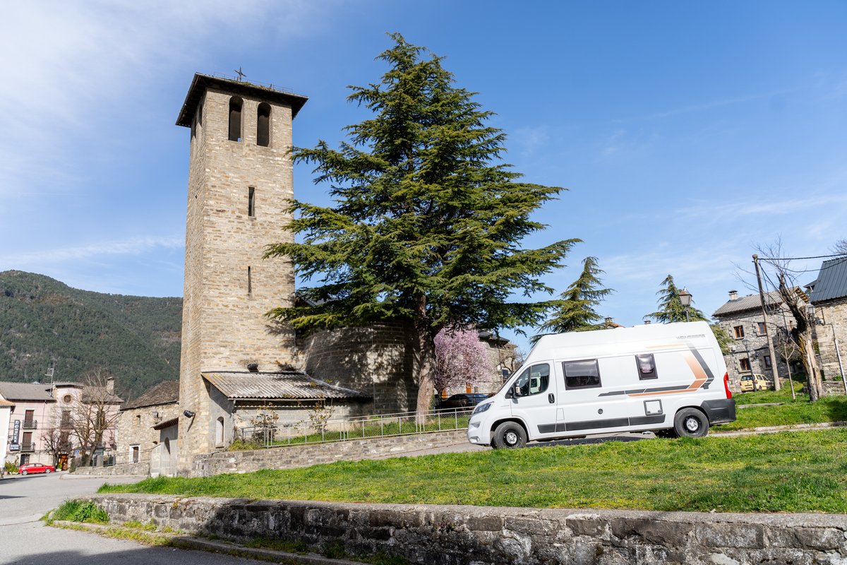 🚐 Tras una breve parada para conocer el pequeño, pero encantador, pueblo de Sarvisé, continuamos con la la ruta #SlowDriving por "La Ronda de Ordesa".

¿Cuál será el próximo destino?