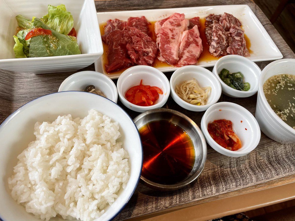 momolemon_re's tweet photo. この前行ったプレミアムカルビ！
焼肉とスイーツバイキングが同時にできてすばら✨✨
スイーツは全種食べた💪アイスは寒くなってしまったので8種くらい😂美味しかった！！ https://t.co/BdaUE8AFqF