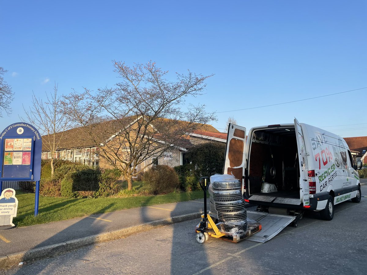 silverlakeautos's tweet photo. Not all part worn tyres end up back on the road. Thrilled to help a local school, yesterday we dropped off 10 cleaned &amp; prepped tyres to the staff at @BotleyPrimaryPE to be used to enhance their play area. 

.
.
.
#partworntyres #localschool #silverlake #recycledmaterials https://t.co/tR0jPH6lHx