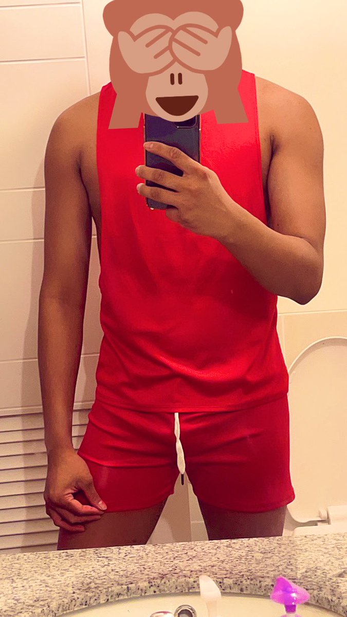 DroXplode's tweet photo. Nakakaborta talaga ang mga products ng bortang bortang si @CoolMho feeling ko isa akong malaking hotdog dahil sa red na terno ko 😍 kakainin mo ba o kakainin? Lakas maka feel good look good ng damit ❤️ https://t.co/G88FlYAZOD