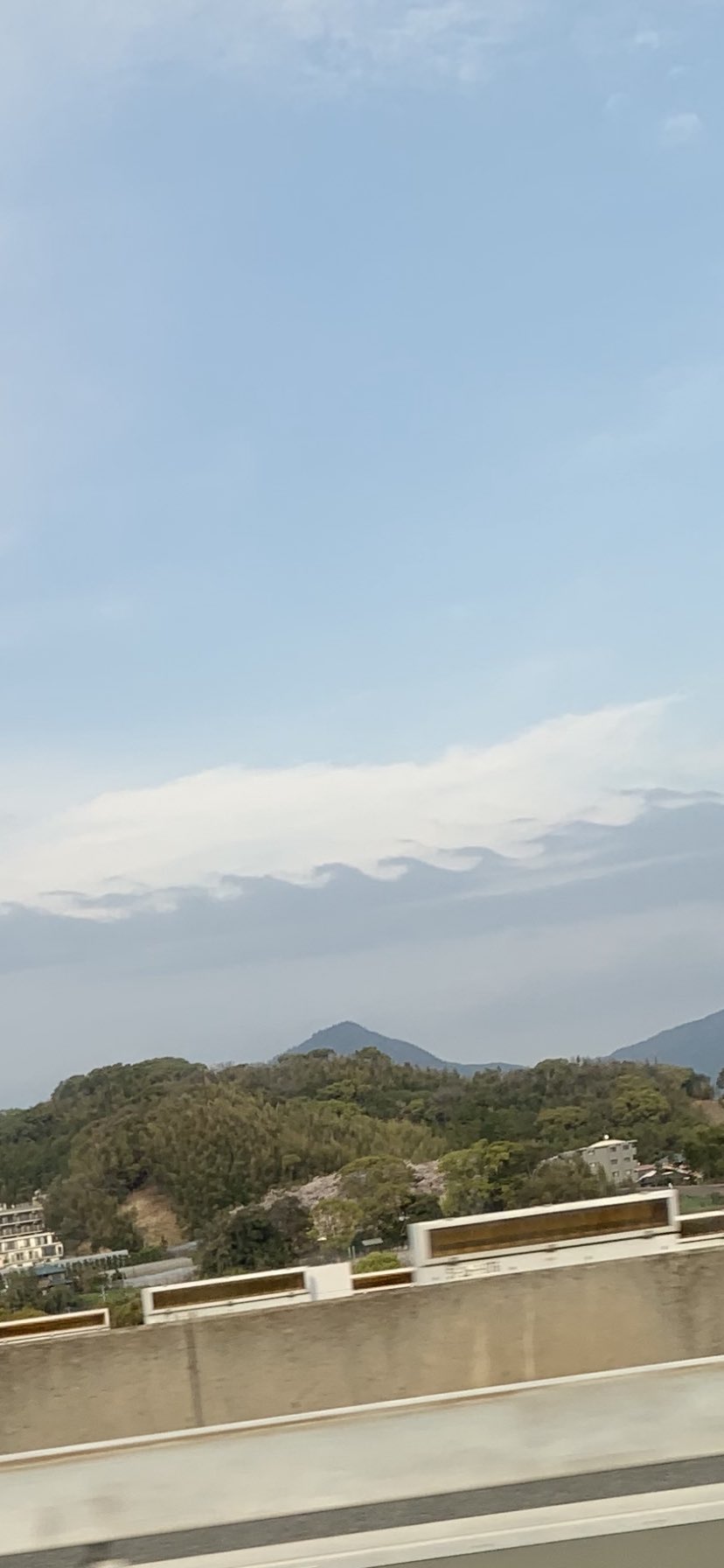 コミュウ 変わった雲発見 雲なのに模様がついているなんて珍しいーなんて名前の雲か気になるー 珍しい雲 T Co Kmnyuphyx3 Twitter