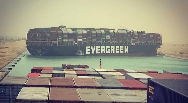 ferrandotom's tweet photo. Yesterday, in the Suez Canal, there was a successful Amazon strike.

#suez #bottleneck #evergreen #justontime #trade https://t.co/8w7gWjbzR6