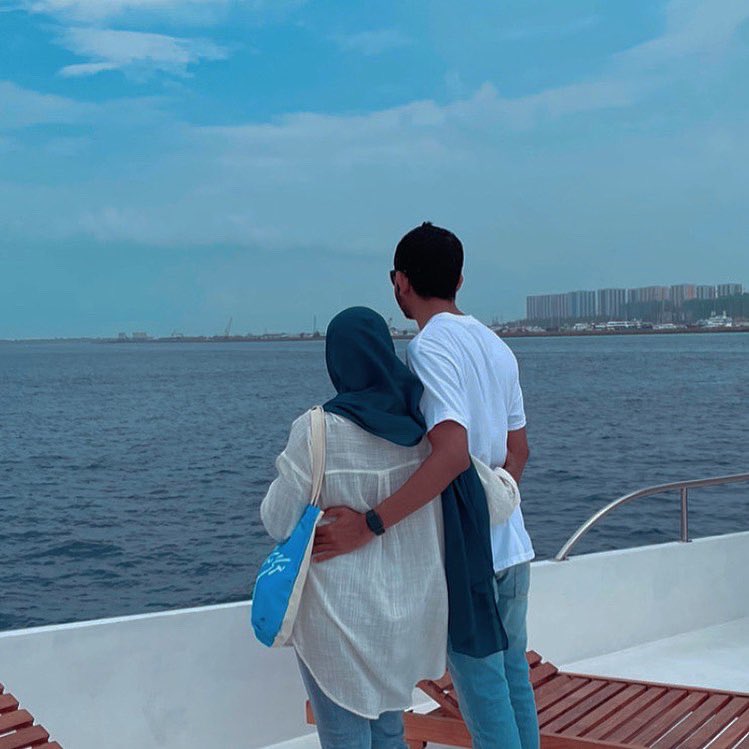 LiuuAishath's tweet photo. A whole decade of being married to him 🥂 

Throughout the ups and downs of life, you never left my side, thank you for being my rock 🥳 Love you 

🤍 @ahumadhumohamed  #10yearsofmarriage 😘 https://t.co/iFTCI0jYy1
