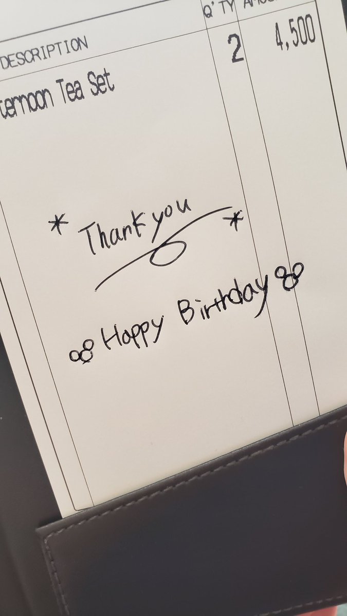 nononogi2's tweet photo. 去年行けなかった誕生日ディズニー❤️
いくつになっても祝ってくれるのが嬉しい😂😂😂 https://t.co/U1t1iH9M7W