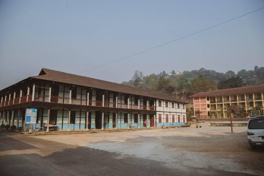 မတ်လ ၂၄ ရက်က၊ မိုးကုတ်မြို့အရှေ့ပိုင်း အထက (၁) တွင်ပြုလုပ်သော မြို့နယ်အဆင့်မူလတန်းကျောင်းအုပ်များ၊ စွမ်းရည်မြှင့်သင်တန်းကိုတက်ရောက်ကြတဲ့၊ CDM မလုပ်သည့်ဝန်ထမ်းများအား လူမဲ့သပိတ်ဖြင့်ဆန္ဒပြခဲ့ကြသည်။ 
(ပေးပို့သူ - CJ)