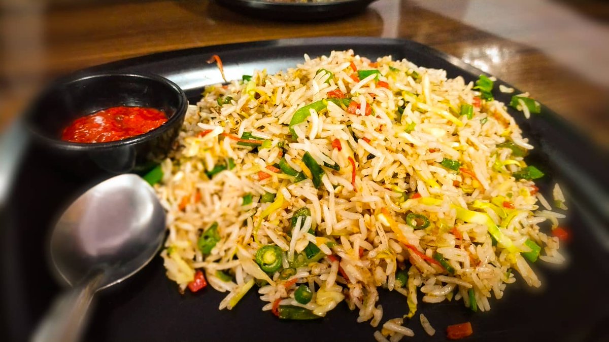 FoodEatTravelR2's tweet photo. Good afternoon mates
Tried Schezwan Food after a long time in Maharashtra Mumbai.β€οΈβ€οΈ
As things are little spicy π₯π₯ here in Maharashtra.
#Vedanshkitchen #food_eat_travel_repeat #foodblogger #foodie #foodlover #foodislife #mixedfriedrice #schezwannoodles #chickenchillidry https://t.co/Xwq5eQW5aq