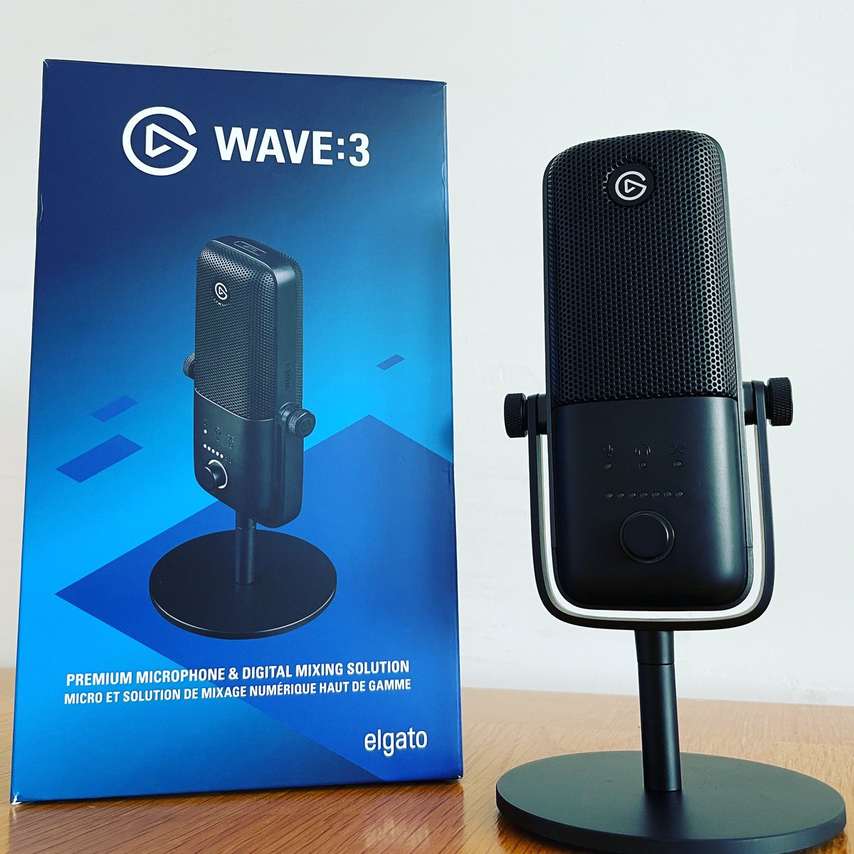fibeerr01's tweet photo. I just spent my life savings on a new mic. I love it 🥰 #elgato #blessed #love #streamer #stream #twitch #TwitchAffliate #microphone #wave3 https://t.co/wvYMWYFJSz