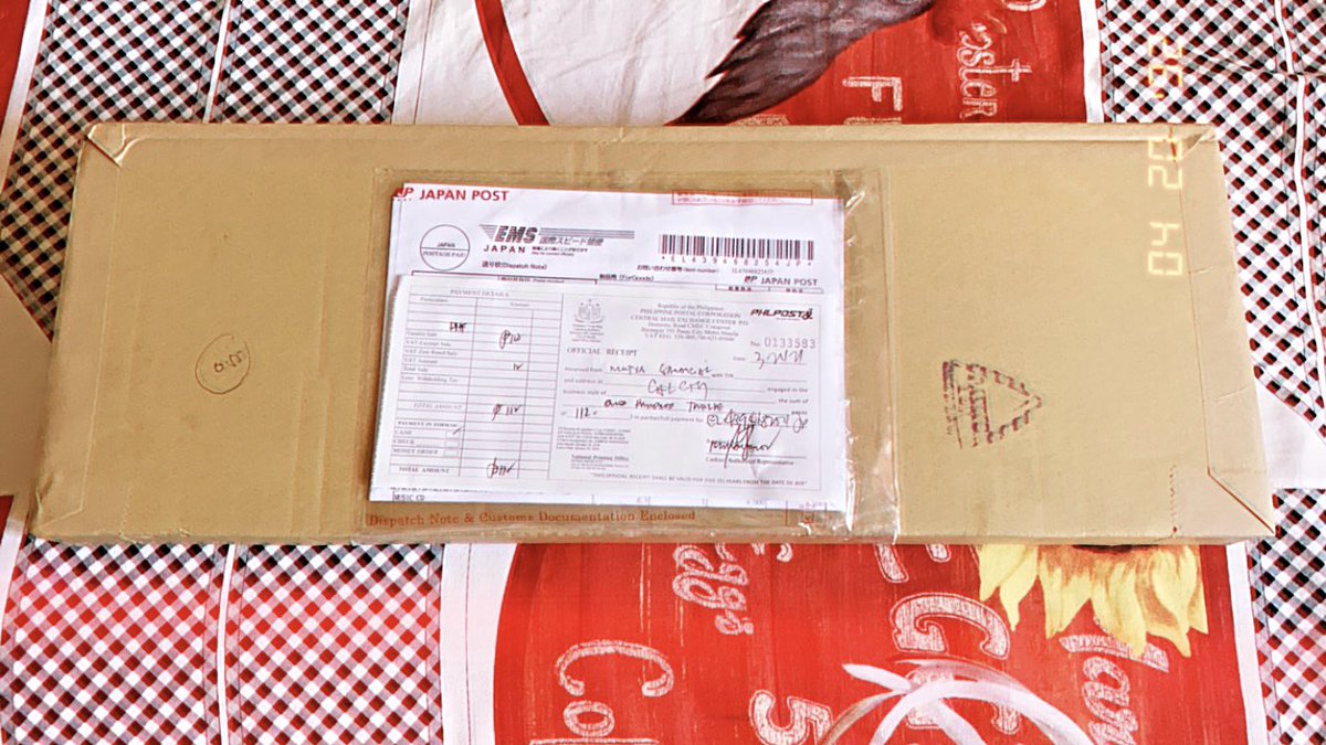 bieberificious's tweet photo. Something came in the mail today 🥺🥺🥺😭😭😭📦📦📦💚💚💚 #JusticeTheAlbum #JB6 #Peaches #JusticeOutNow @justinbieber https://t.co/kZPb8dBRAr