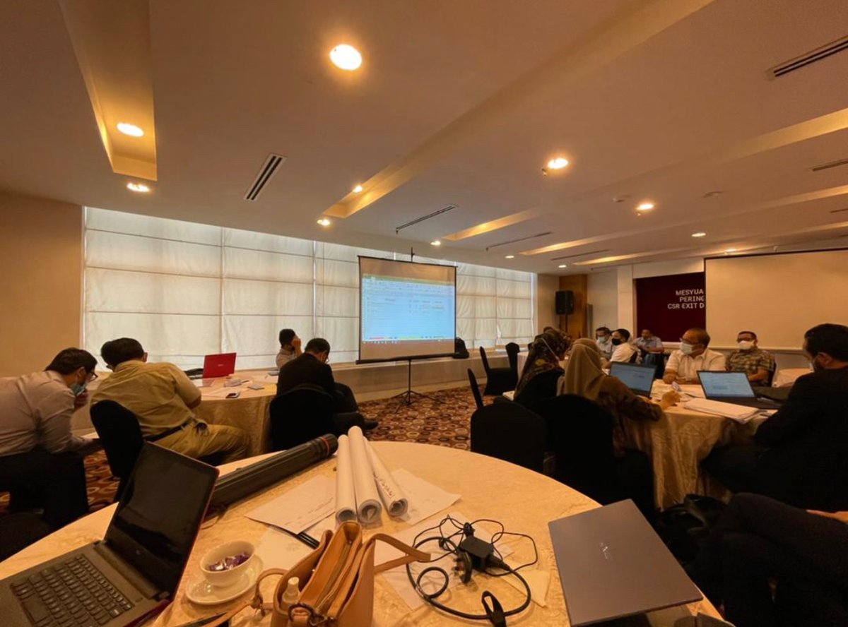 Sesi Value Assessment Lab sedang berlangsung di Hotel Perdana Kota Bharu Kelantan bagi projek Central Spine Road Seksyen 1C,1D dan 2A. Semoga berjalan lancar dan mencapai keputusan yg diinginkan
<a href="/CawJalanJKR/">Cawangan Jalan JKR Malaysia</a> 
<a href="/M_AminKasim/">Ir. Mohamed Amin Kasim</a> 
<a href="/JKRBridgeDesig1/">JKR_BridgeDesignDivision</a>